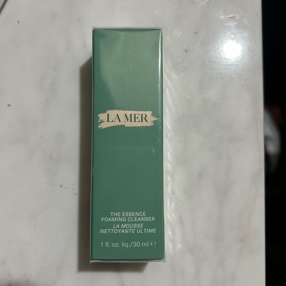 La Mer The Essence in Elegant Green Box